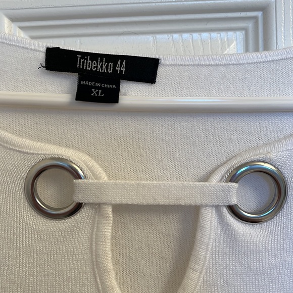 White, 3/4 length sleeve long sweater. - Picture 2 of 2